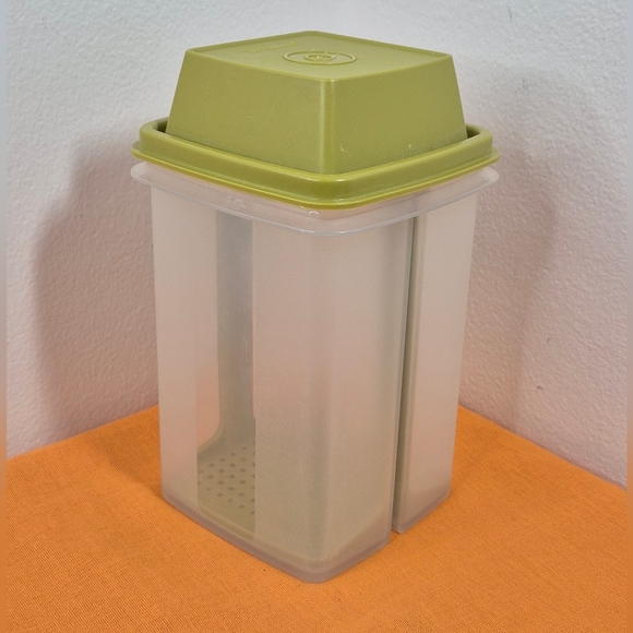 Vintage Tupperware Pickle Keeper 1330-8 - Picture 2 of 10